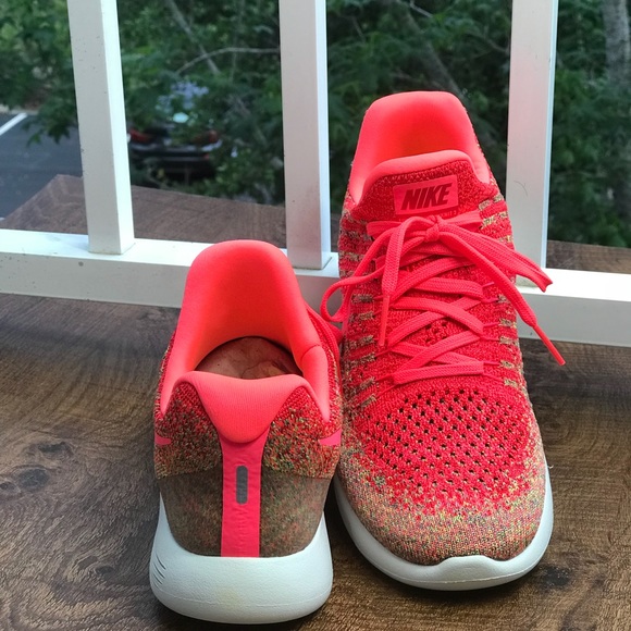 NWT Nike Lunarepic Low Flyknit 2 Hyper Punch WMNS - Picture 4 of 8